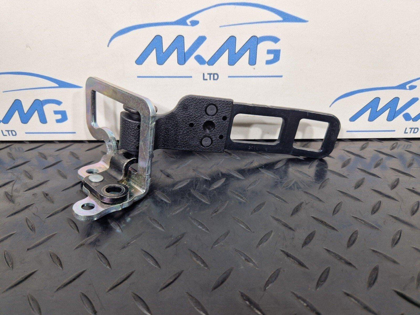 14-20 MERCEDES BENZ GLA X156 REAR BACKREST RETAINING LEFT BRACKET A1569208100