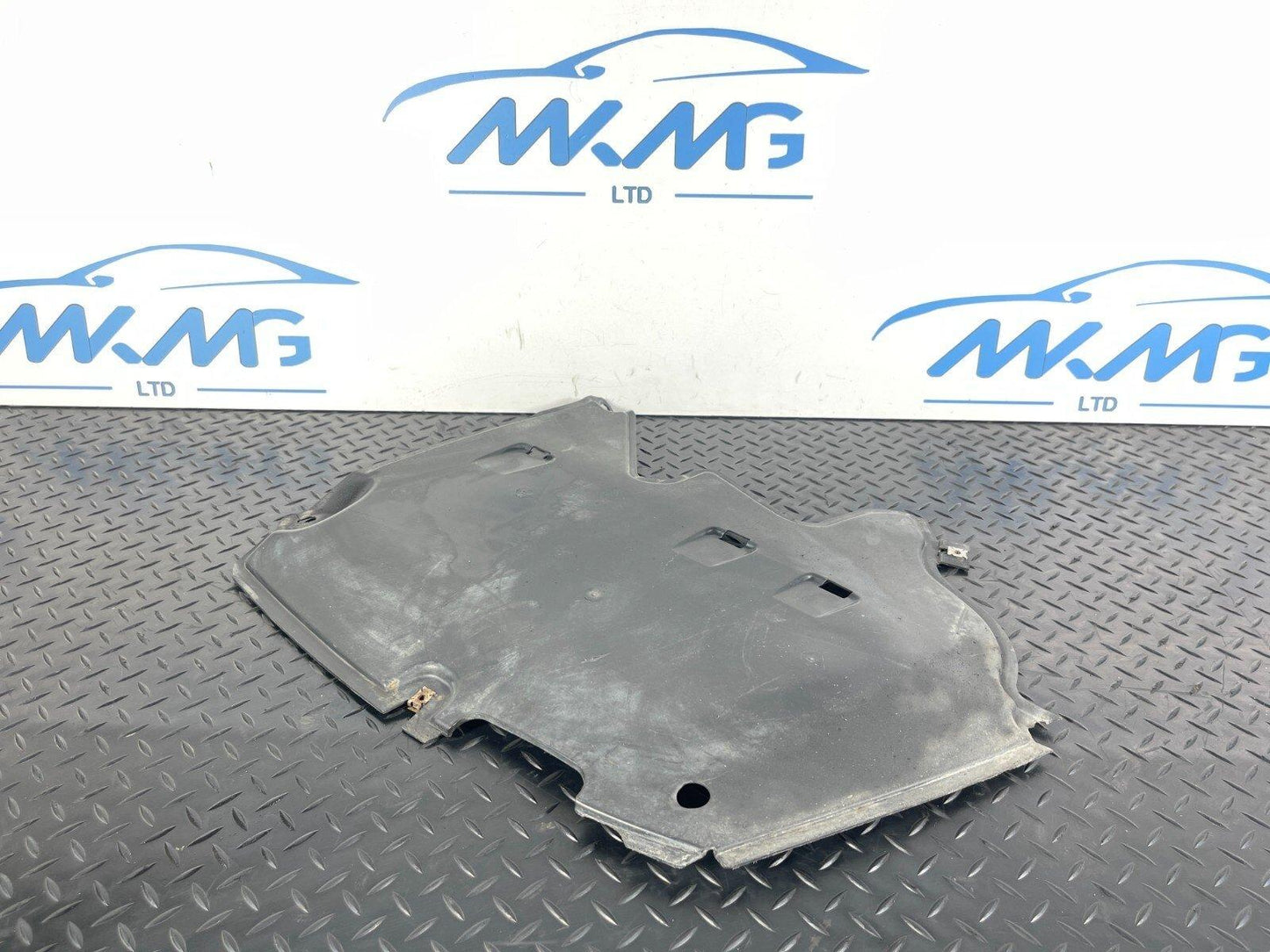 16-19 AUDI A4 B9 S-LINE GENUINE REAR LEFT SIDE UNDERTRAY COVER 8W0825217A