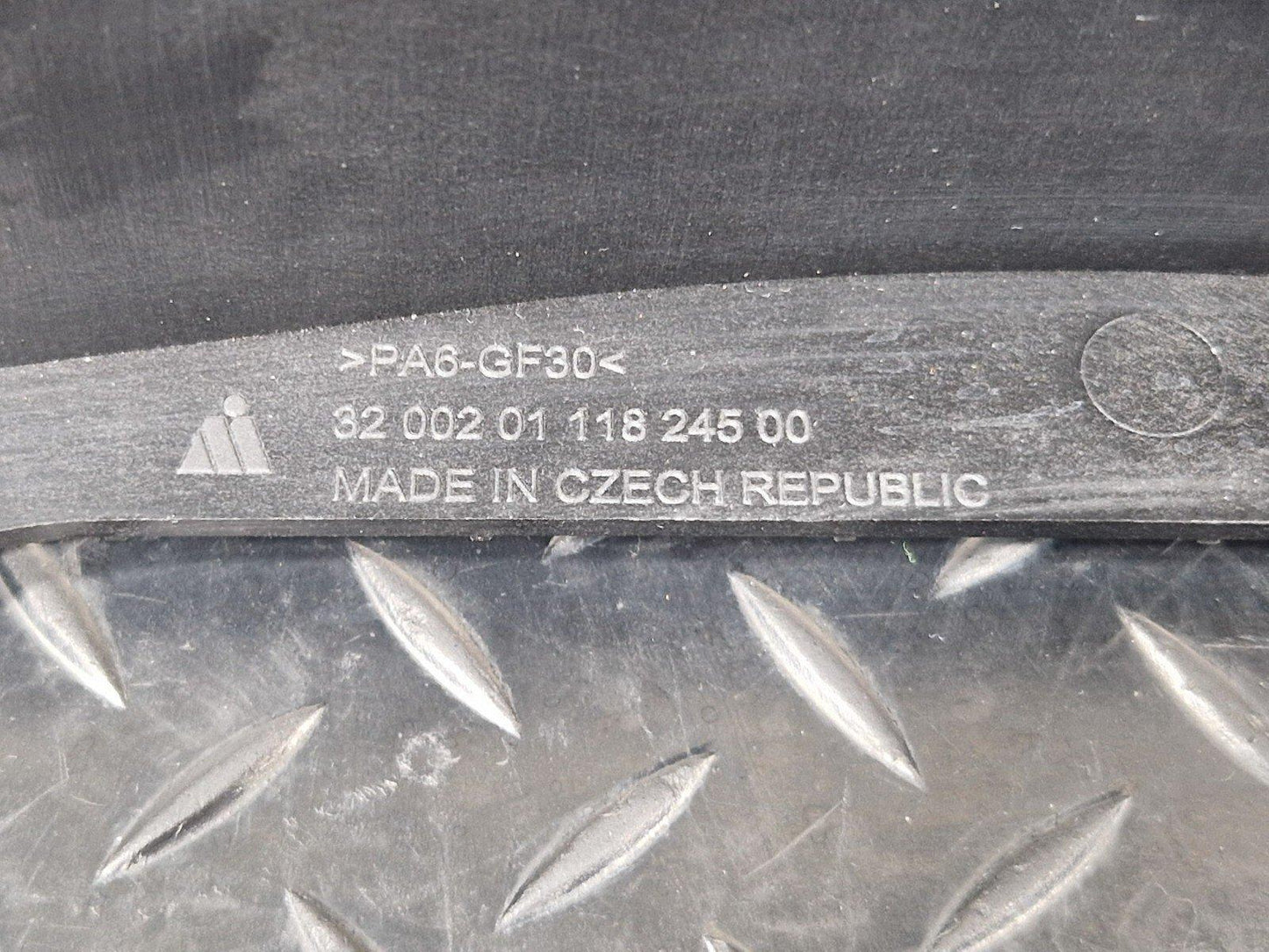 16-19 AUDI A4 B9 GENUINE GEARSTICK MOUNTING PLATE BRACKET 8W0863531
