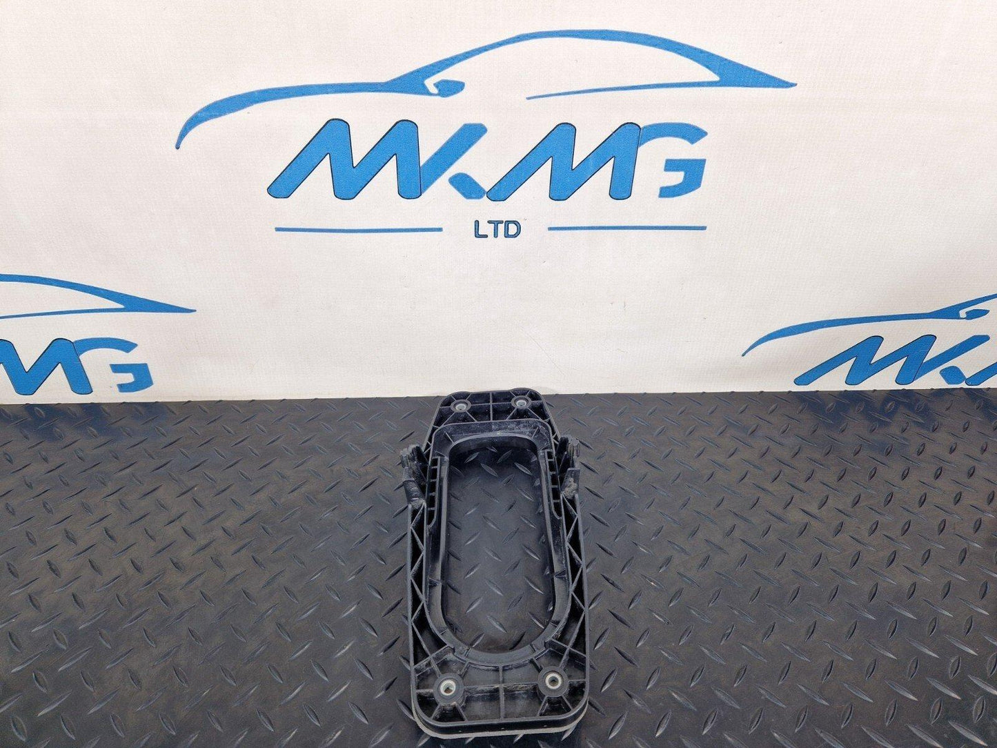 16-19 AUDI A4 B9 GENUINE GEAR SELECTOR MOUNTING BRACKET 8W07110290