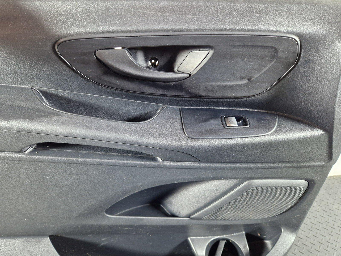 14-23 MERCEDES VITO W447 GENUINE FRONT LEFT N/S DOOR CARD PANEL A4477271778