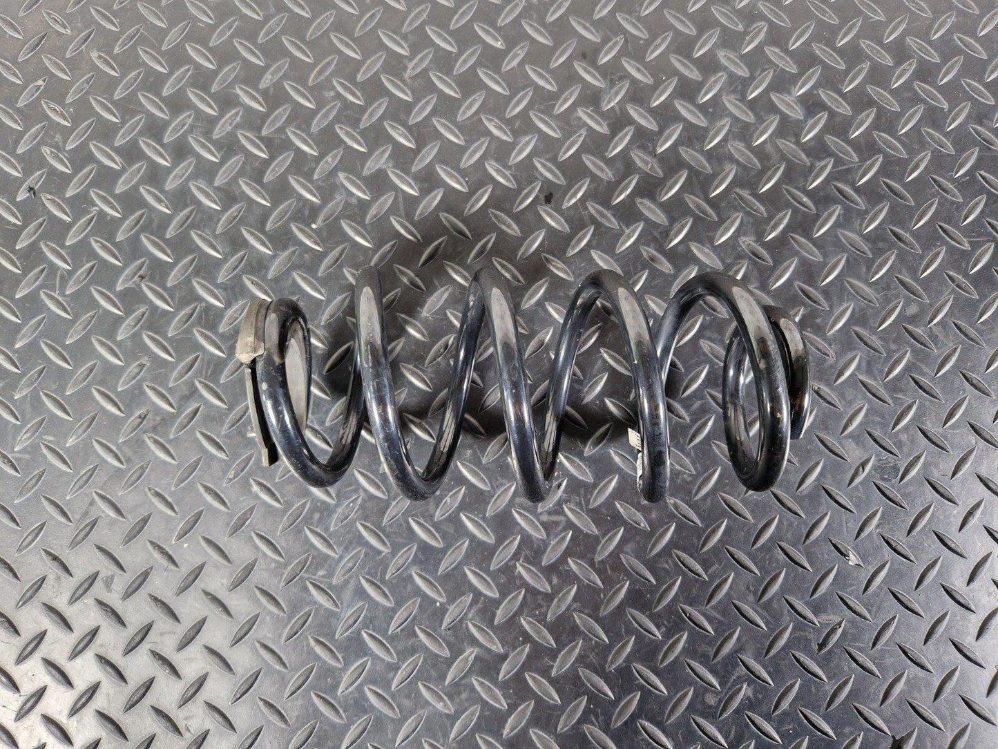 20-24 BMW 1 SERIES F40 REAR SUSPENSION COIL SPRING FITS LEFT & RIGHT 6871665
