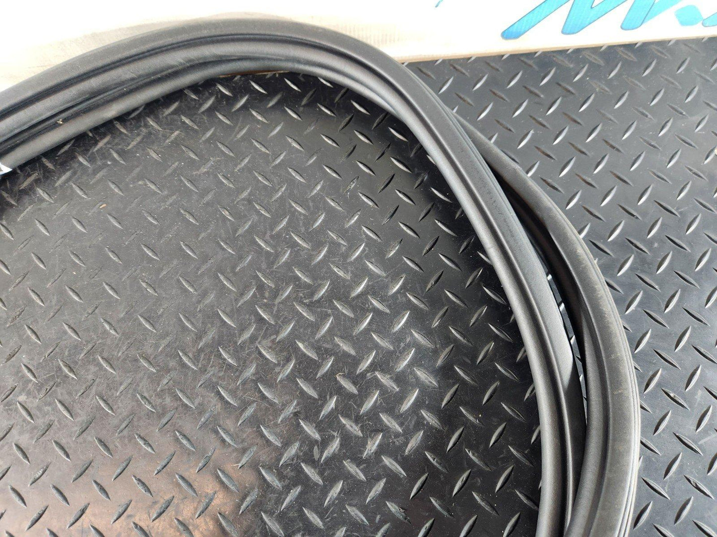 16-20 AUDI Q7 4M GENUINE REAR LEFT & RIGHT DOOR SEAL RUBBER STRIP 4M0833721C