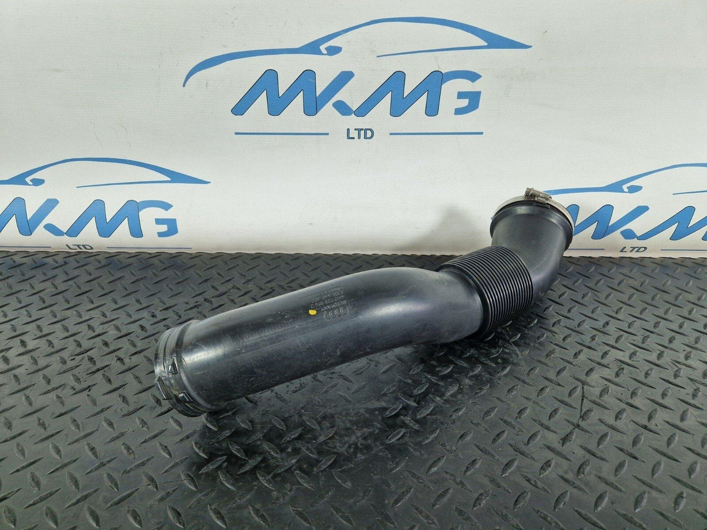 10-17 AUDI A8 4H AIR INTAKE PIPE HOSE DUCT 4H0129615D