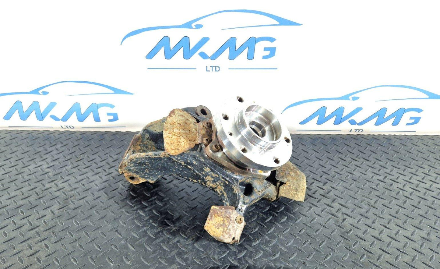 18-ON MERCEDES SPRINTER W910 FRONT RIGHT O/S WHEEL HUB & BEARING A9103320100