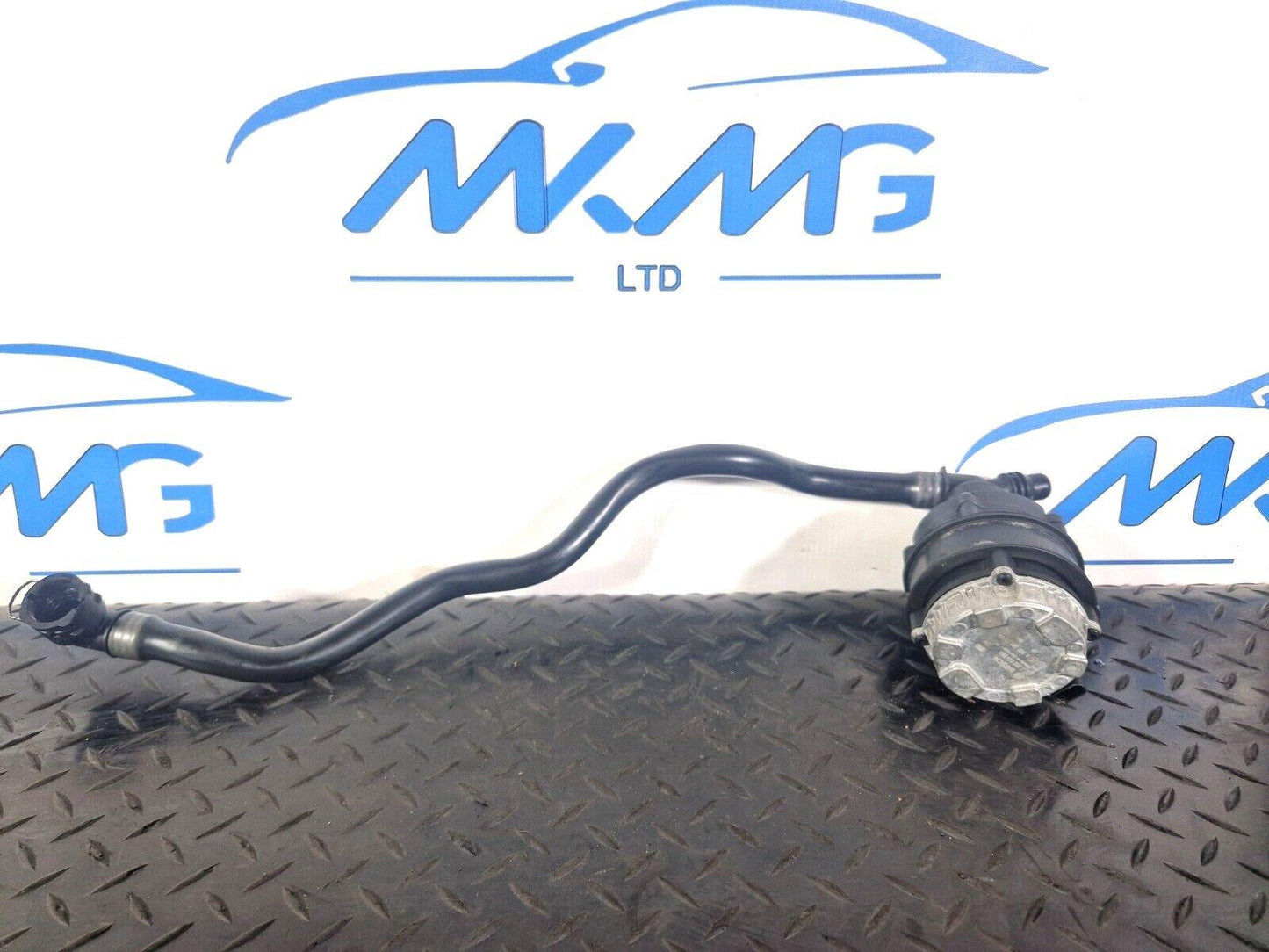 19-ON MERCEDES BENZ A CLASS EQ W177 ADDITIONAL WATER PUMP WITH HOSE A0006002686