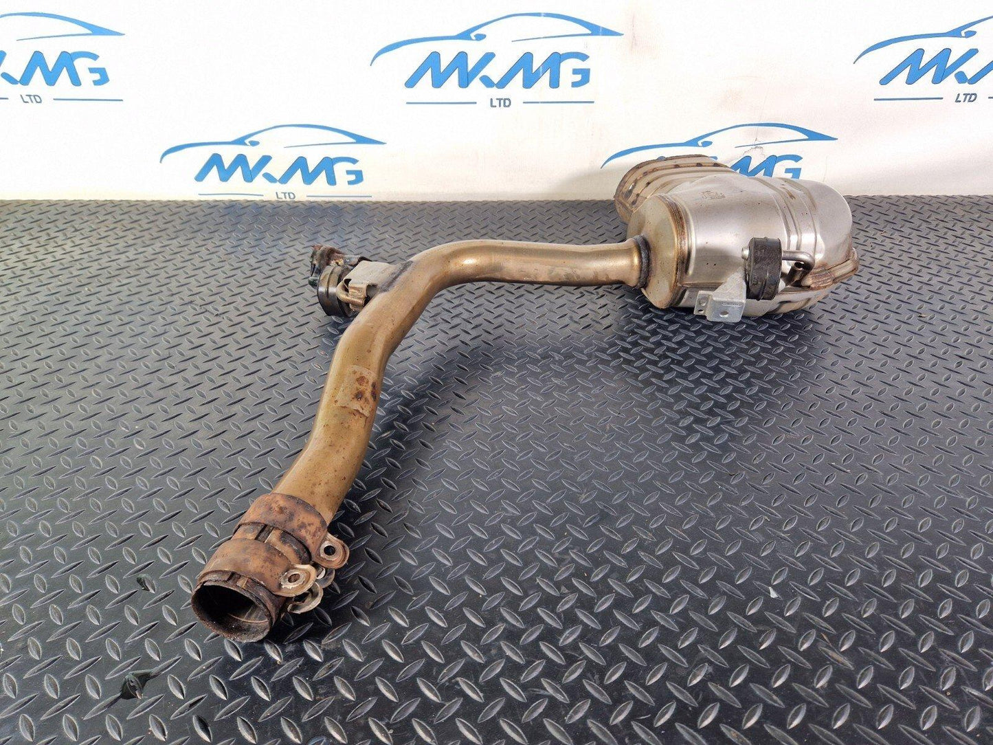 16-19 AUDI A4 B9 S-LINE GENUINE EXHAUST BACKBOX SILENCER 8W0253411D 8W0119C