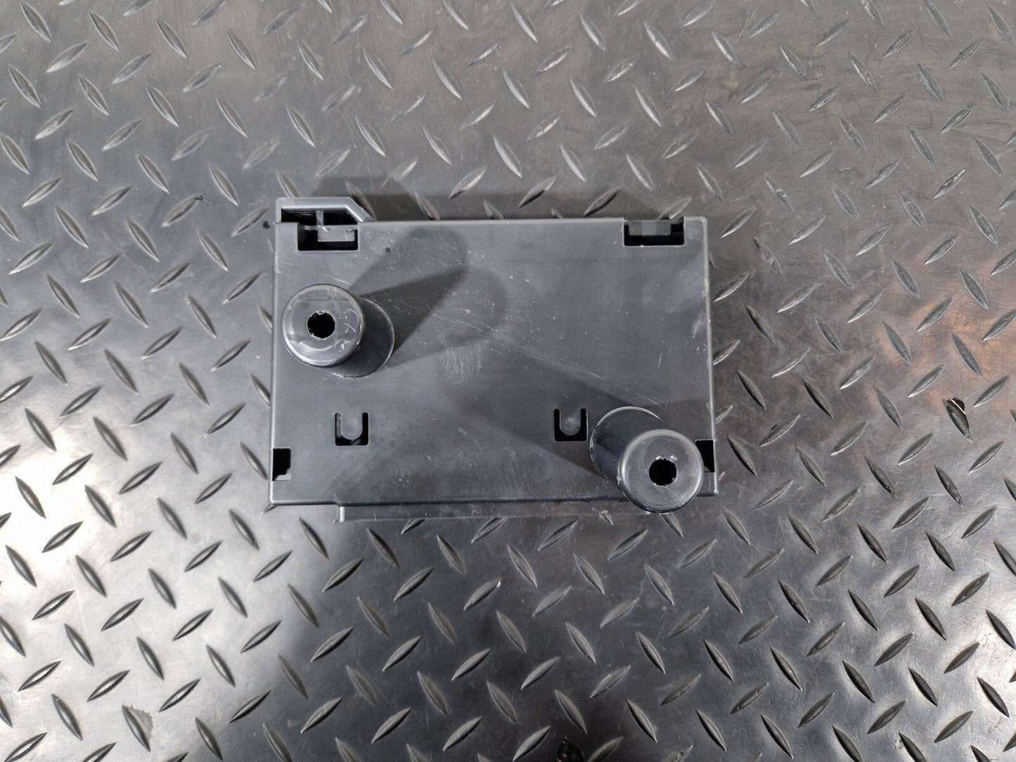18-ON MERCEDES BENZ SPRINTER  W907 INTERIOR CONTROL UNIT BRACKET A9075450500