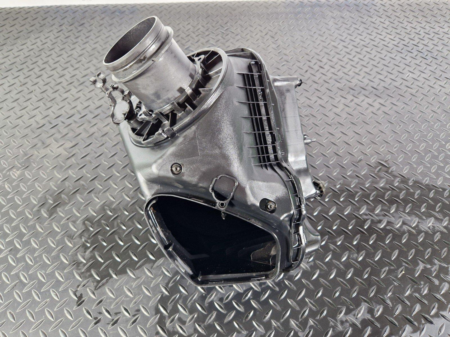 15-18 AUDI A7 4G OEM AIR FILTER HOUSING BOX 4G0133838AC