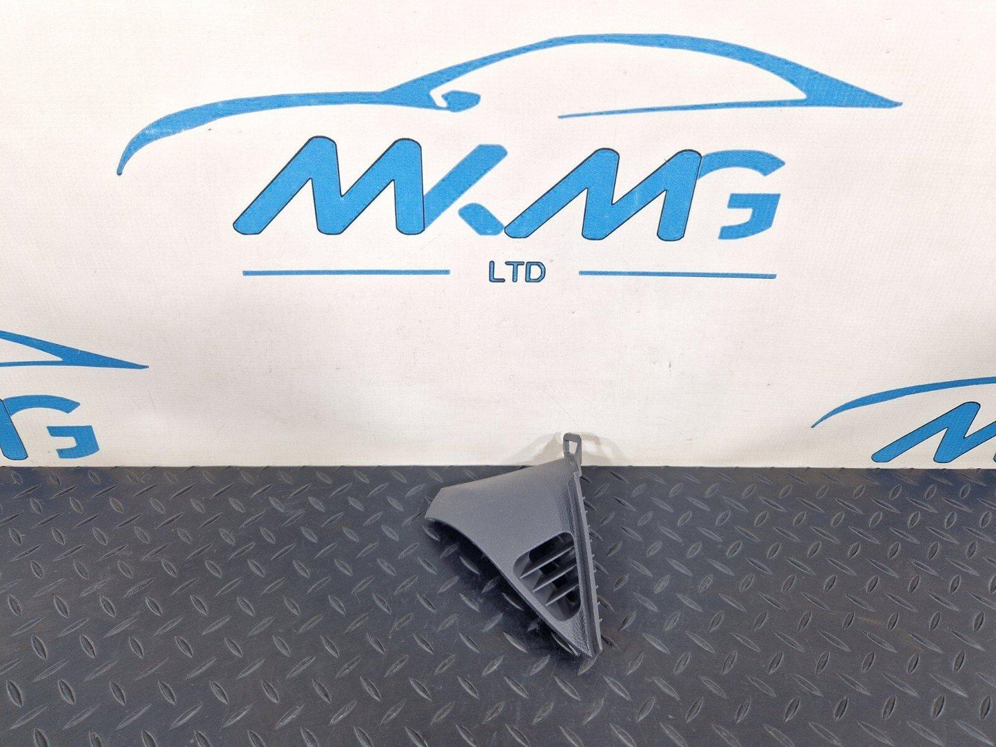18-ON MERCEDES BENZ SPRINTER W907 W910 OEM AIR VENT COVER A9106802900