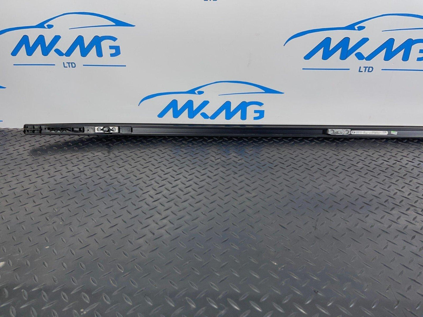 16-22 BMW X1 F48 GENUINE LEFT N/S ROOF RAIL BLACK 7356435