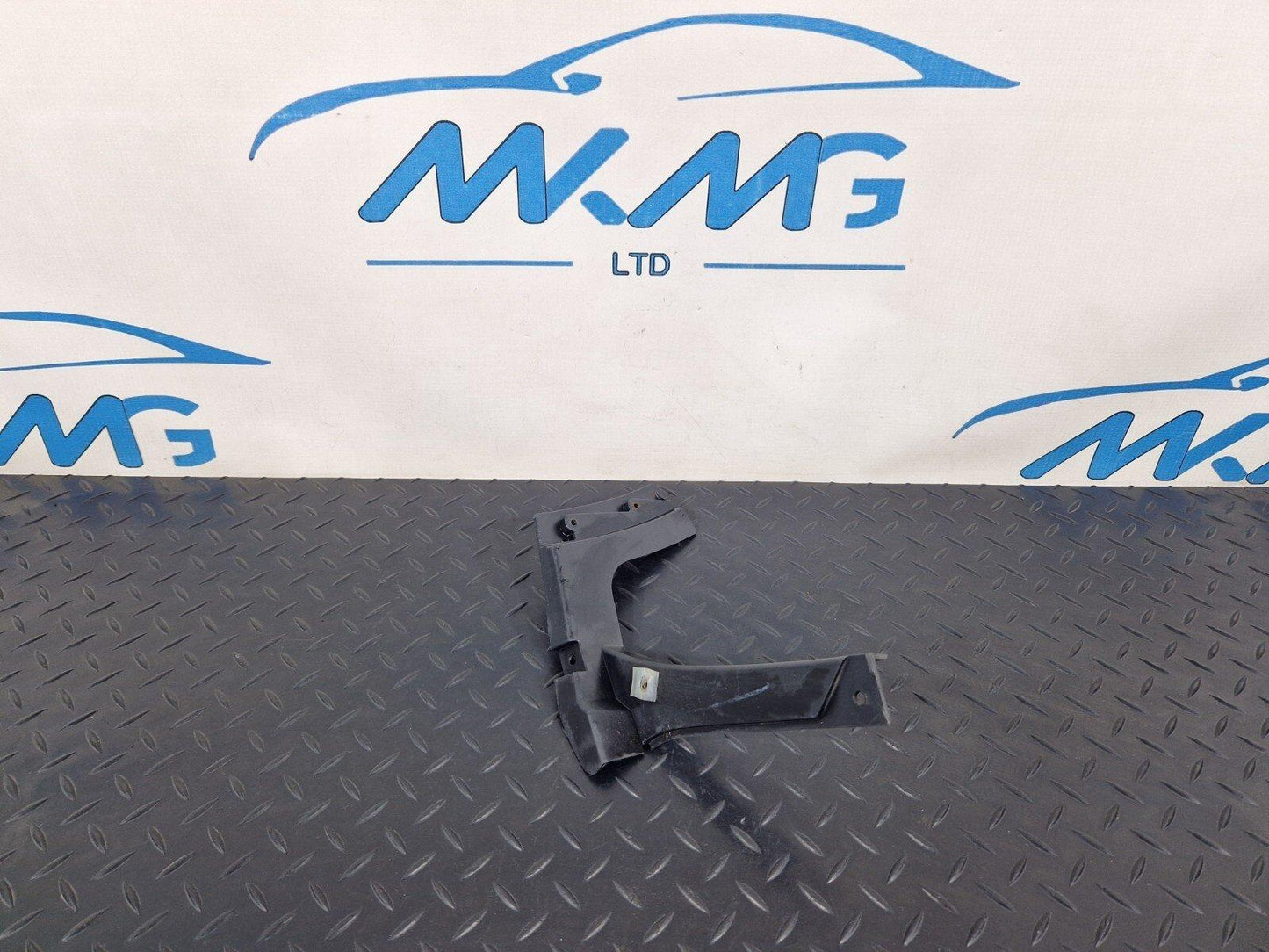 10-18 AUDI A7 4G S-LINE FRONT BUMPER RIGHT ADAPTER 4G8807084B