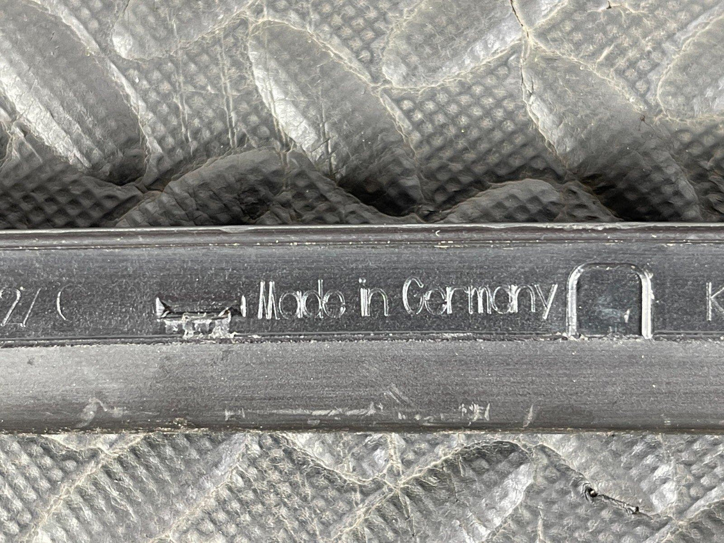 16-19 AUDI A4 B9 WINDSCREEN WEATHER STRIP MOULDING 8W0854327C