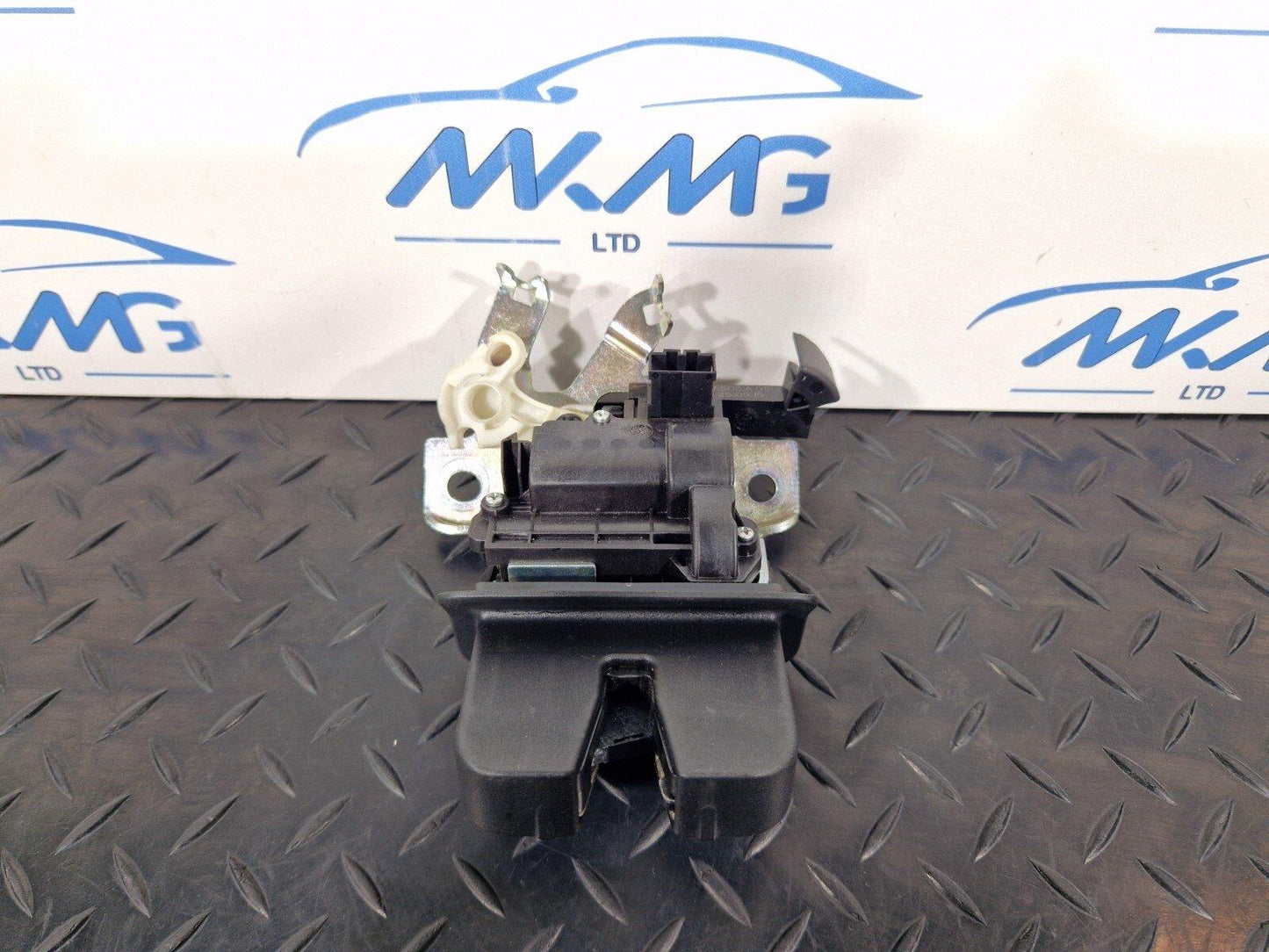 16-19 AUDI A4 B9 SALOON GENUINE TAILGATE LOCK MECHANISM OEM 3G0827503A