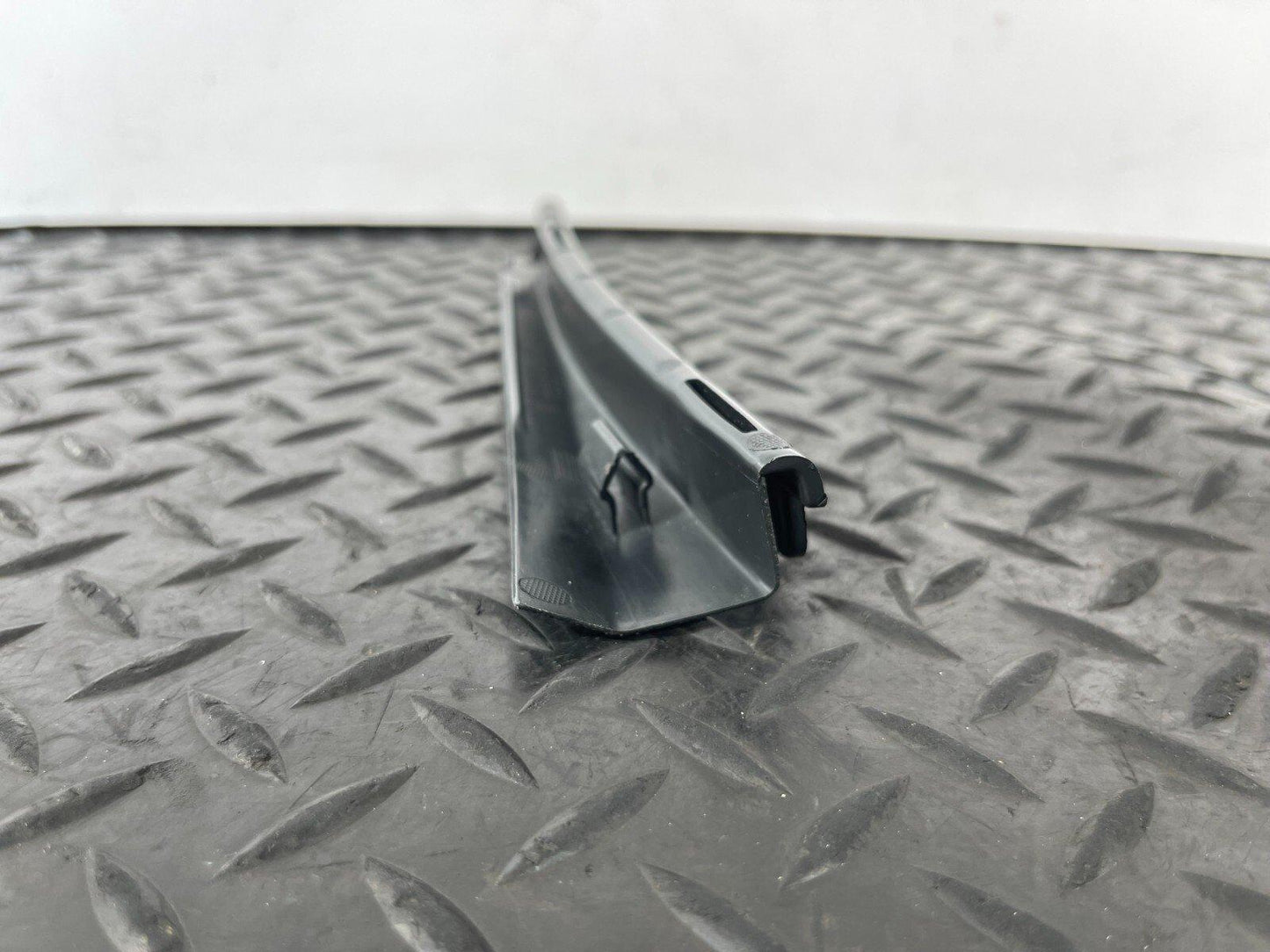 16-19 AUDI A4 B9 GENUINE RIGHT DRIVER SIDE A PILLAR BRACKET 8W0868204