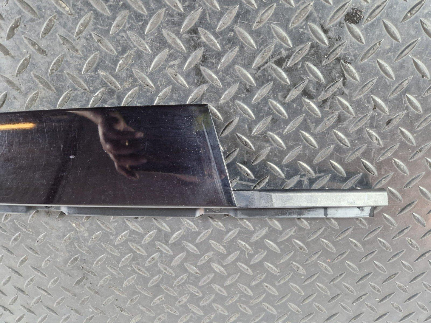10-17 AUDI A8 4H PASSENGER SIDE FRONT DOOR EXTERIOR TRIM COVER 4H0837901