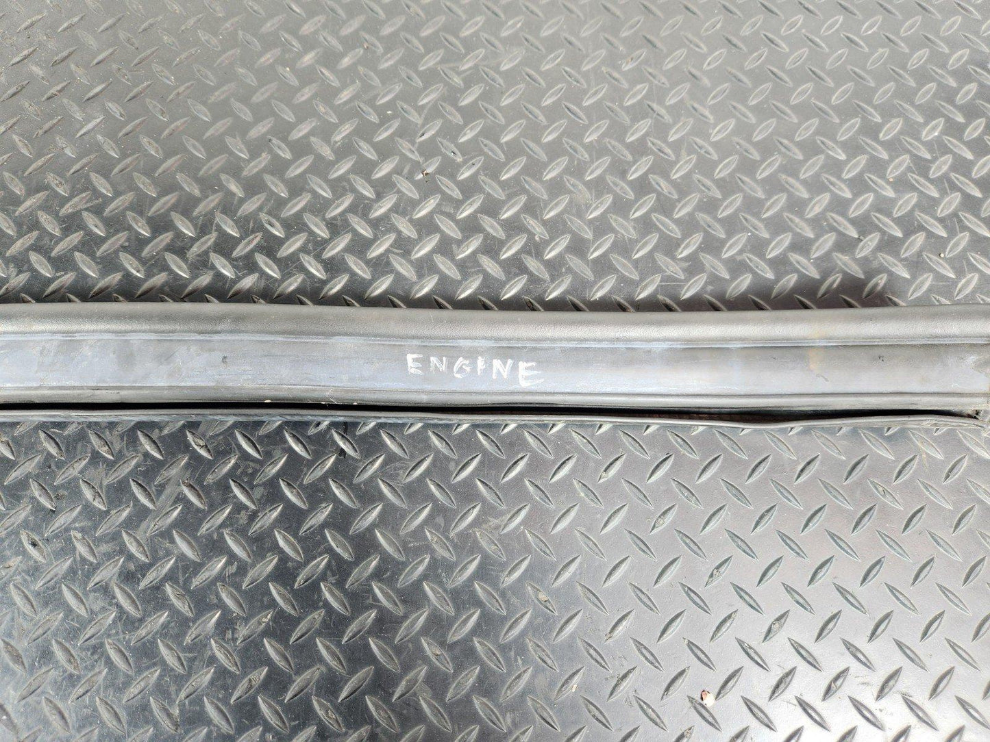 11-19 MERCEDES BENZ ML W166 GENUINE ENGINE COMPARTMENT RUBBER SEAL A1668870098