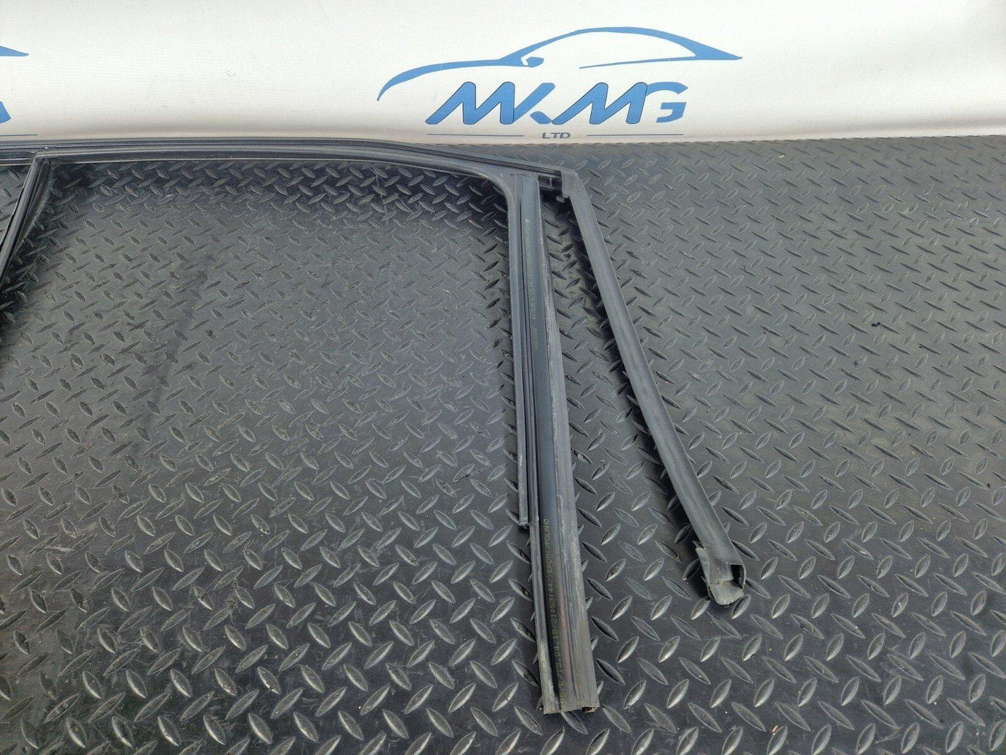 14-21 BMW 2 SERIES GRAN TOURER F46 REAR LEFT N/S DOOR WINDOW GUIDE SEAL 8498429