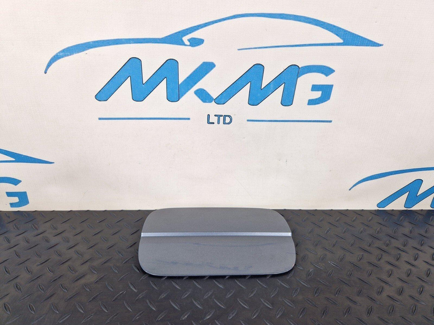16-19 AUDI A4 B9 GENUINE FUEL DOOR FLAP IN GREY X7R 8W0809907