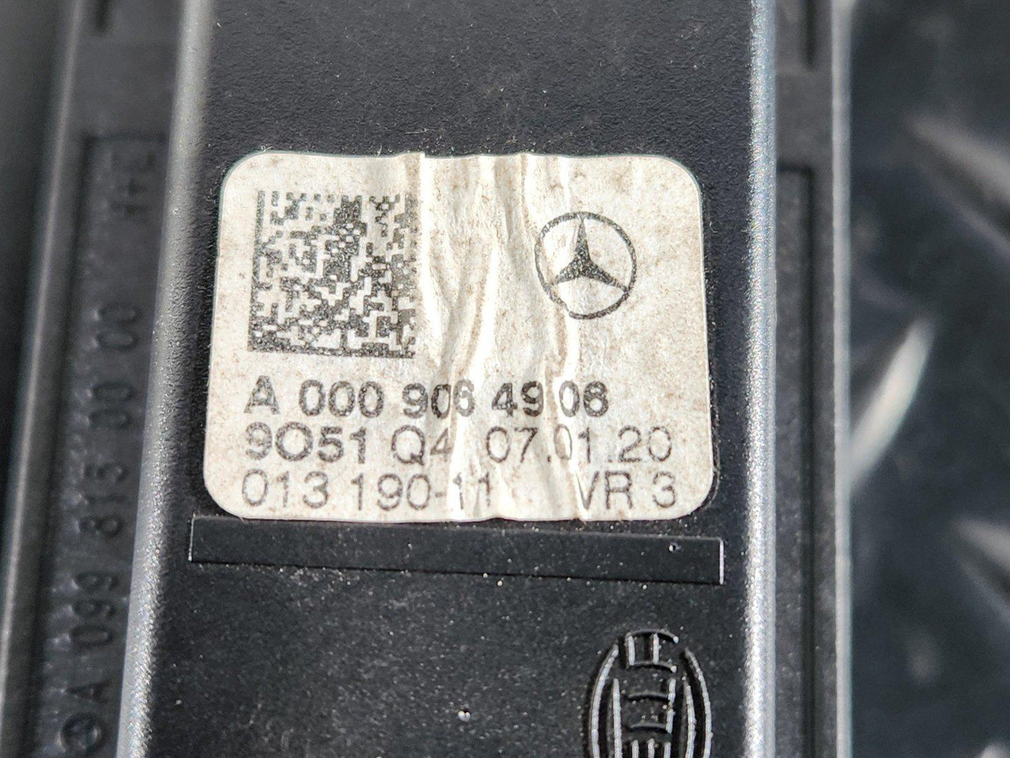 19-ON MERCEDES B CLASS W247 FULL SET OF 4 INTERIOR ROOF GRAB HANDLES A0998150100