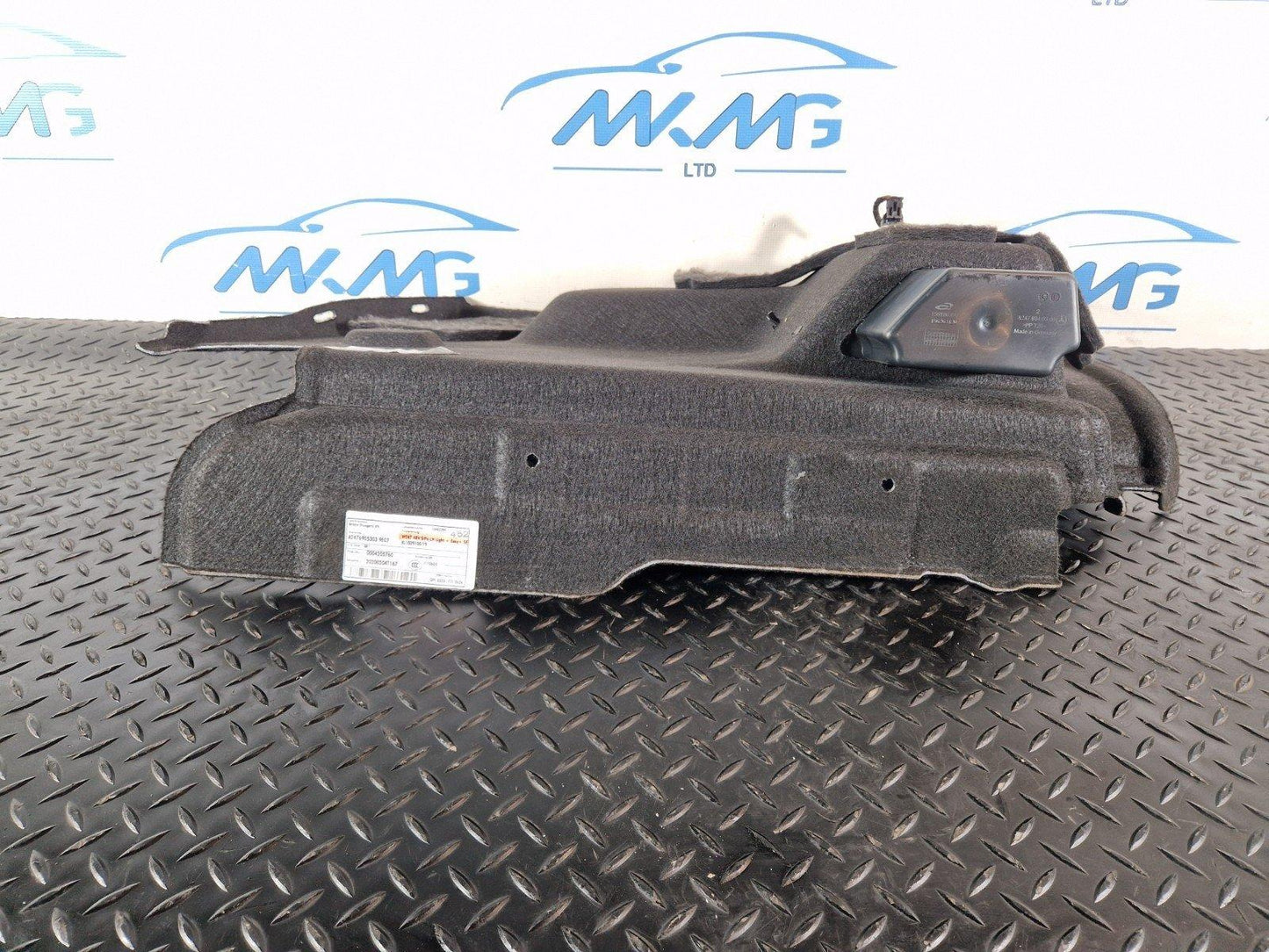 19-ON MERCEDES BENZ B CLASS W247 GENUINE LEFT SIDE TRUNK TRIM A2476905303
