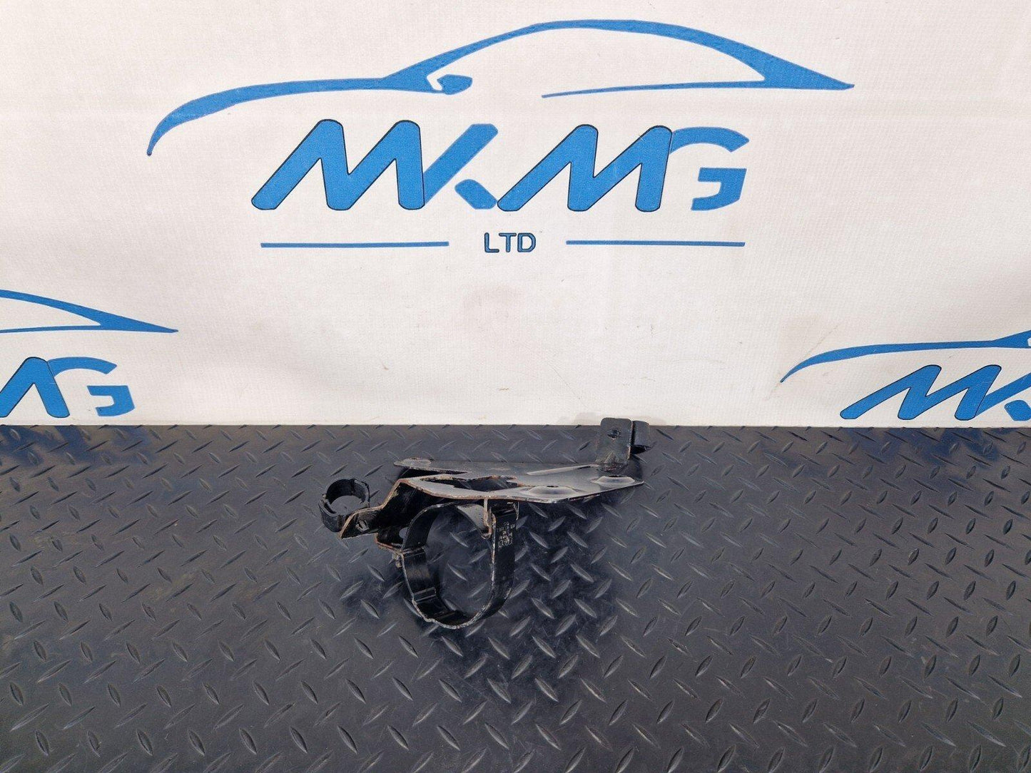 12-18 AUDI A6 C7 PASSENGER LEFT FRONT COOLANT PUMP BRACKET MOUNT 4G0145879N
