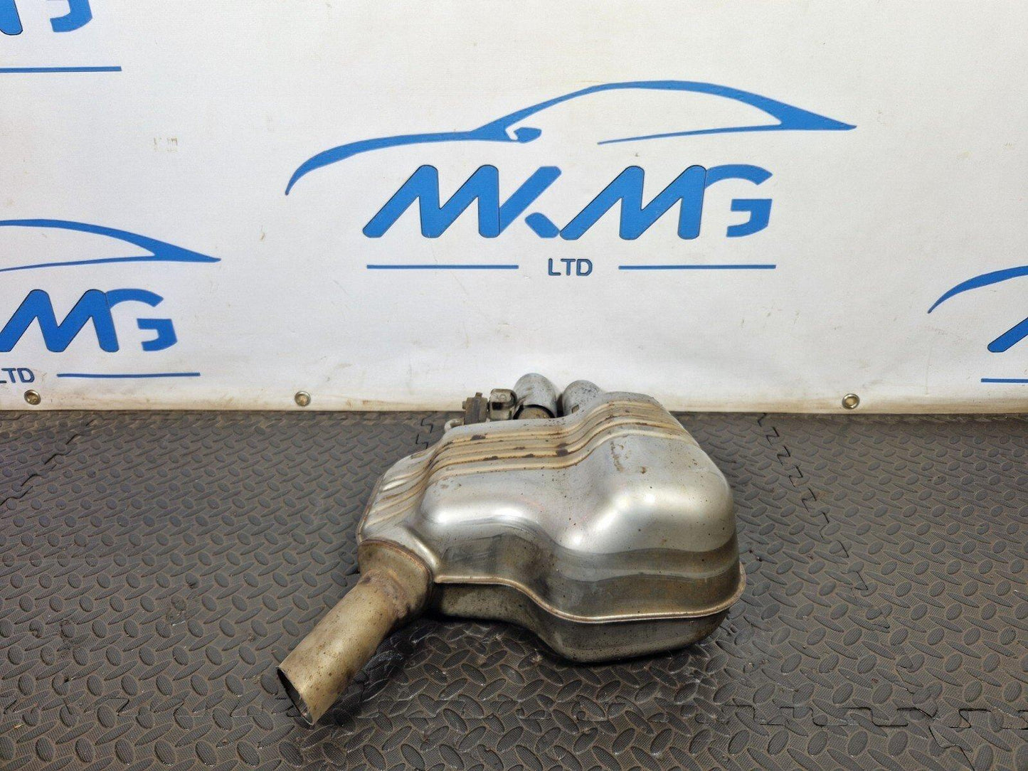 AUDI A4 B9 REAR EXHAUST BOX 8W0253611D BY32061419CZ