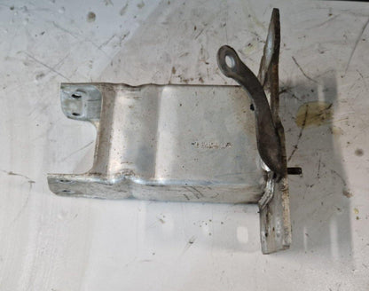 16-19 AUDI A4 B9 QUATTRO 2.0TDI OEM FRONT RIGHT REINFORCEMENT BRACKET 8W0807134