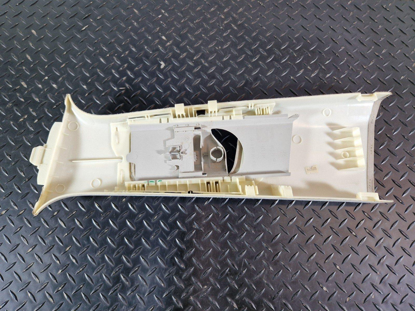 16-19 MERCEDES BENZ GLE W166 INTERIOR B PILLAR TRIM RIGHT HAND SIDE A1668680200