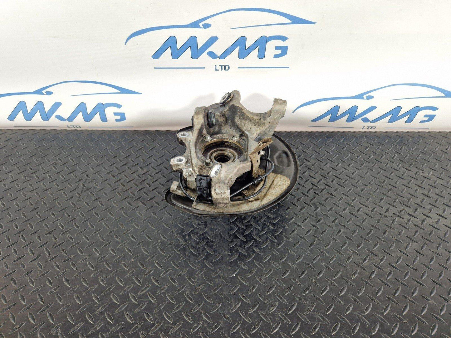 14-21 MERCEDES BENZ C300h W205 OEM REAR LEFT WHEEL HUB A2055467480