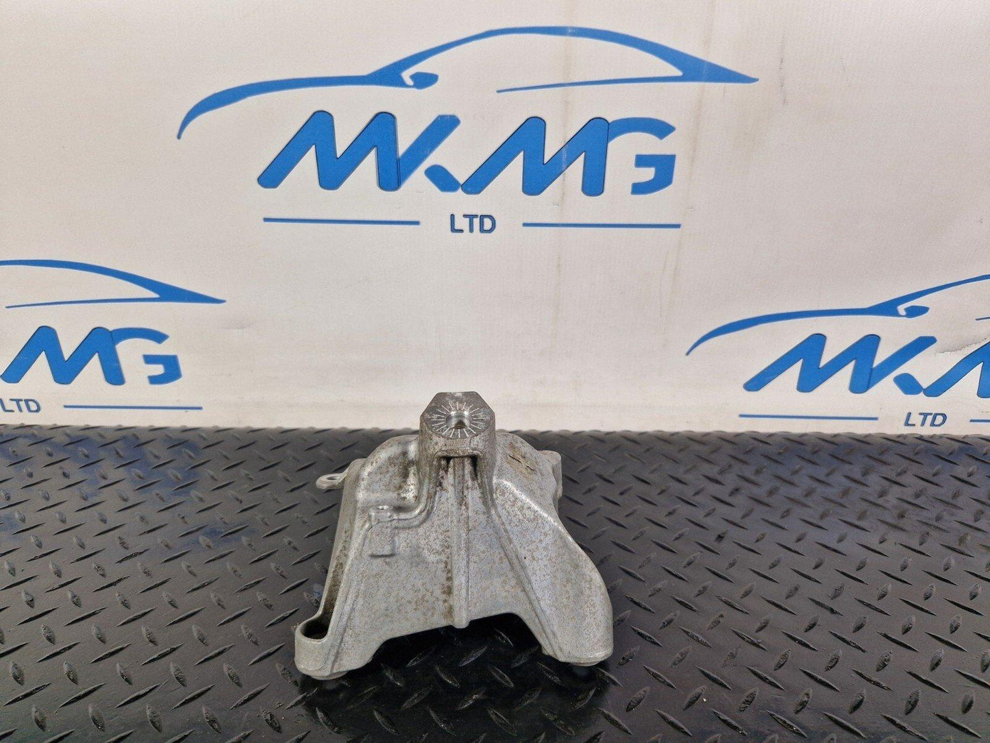 16-23 AUDI A5 F5 SPORTBACK S-LINE RIGHT SIDE ENGINE BRACKET MOUNT 8W0199308L