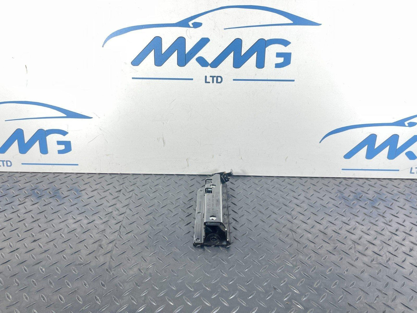 16-19 AUDI A4 B9 GENUINE MOUNTING FOR TIE-DOWN EYE 8W9813982