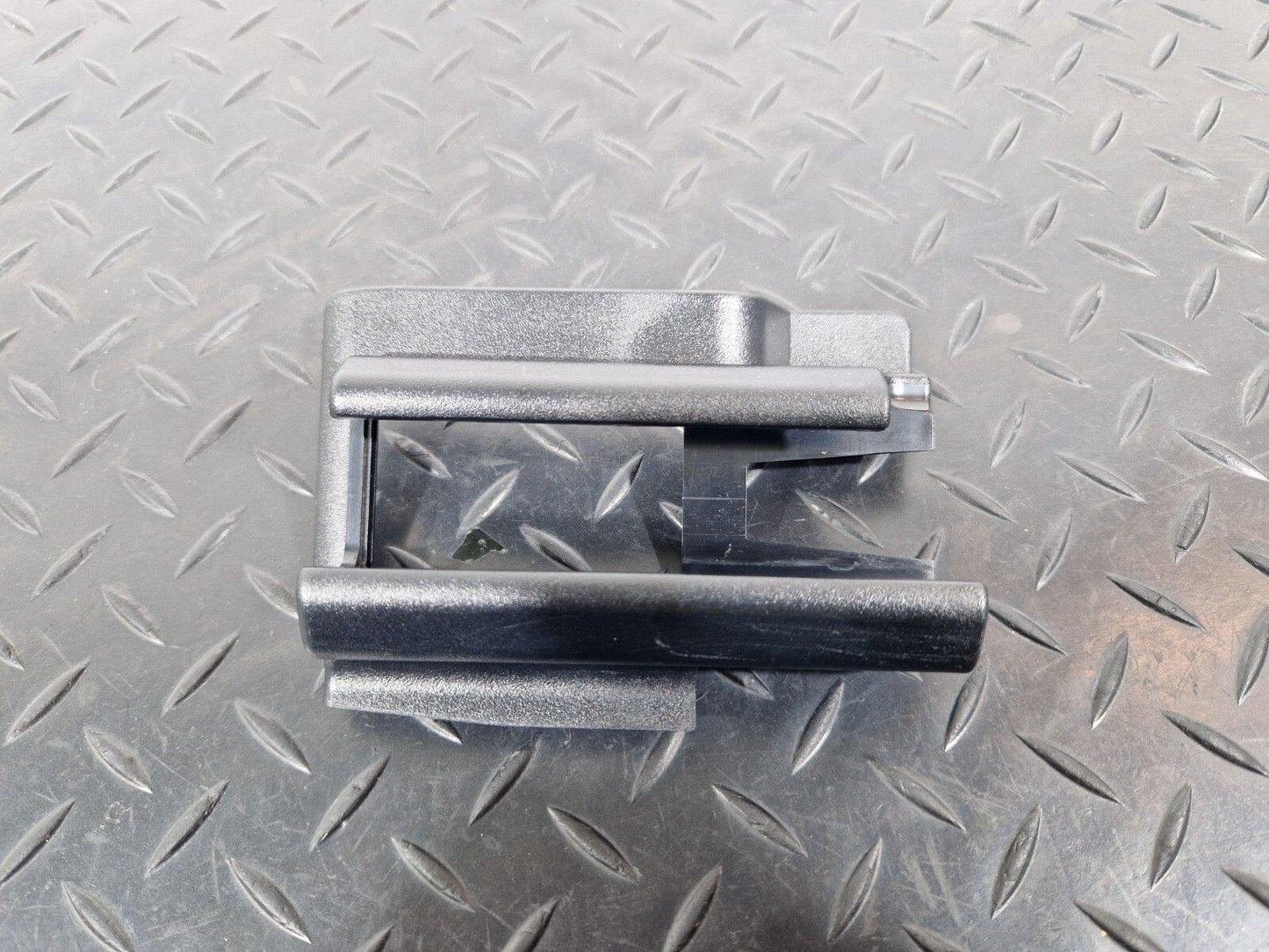 14-21 MERCEDES BENZ C200d W205 OEM FRONT SEAT GUIDE RAIL END COVER A2059190800