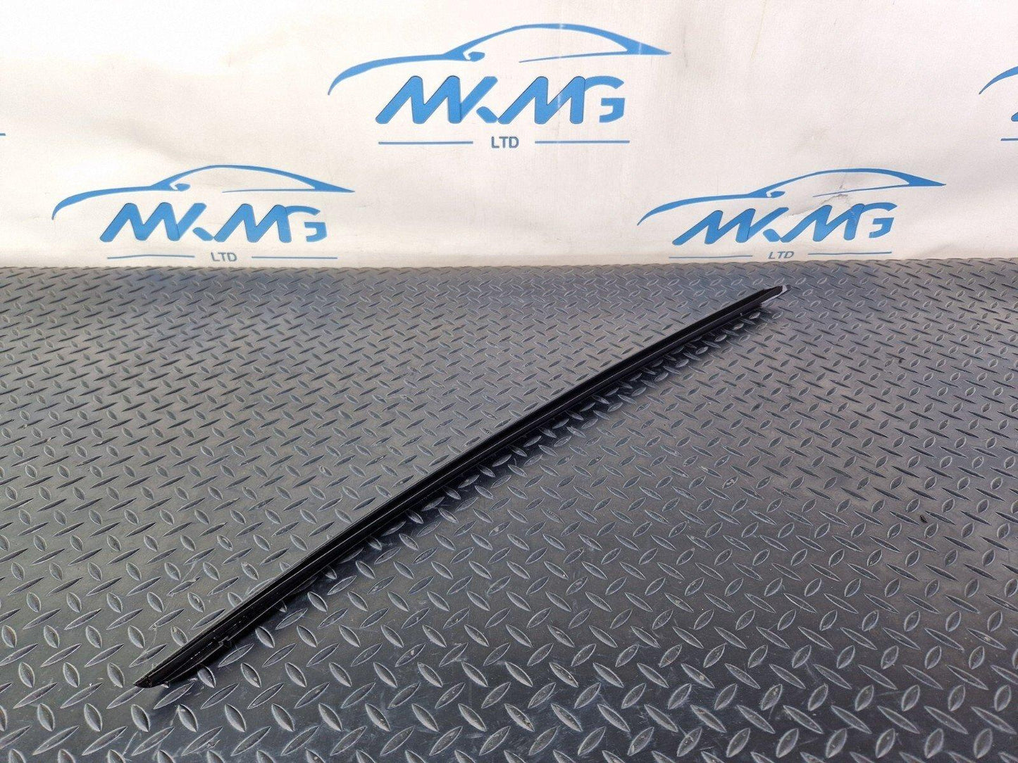 16-19 AUDI A4 B9  FRONT LEFT WINDSCREEN WEATHERSTRIP MOULDING STRIP 8W0854327C
