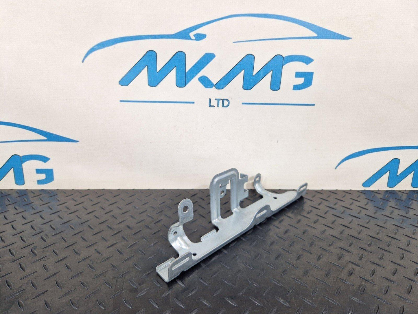 14-21 MERCEDES BENZ C220 W205 GENUINE RIGHT SIDE O/S BOOT BRACKET A2056914400