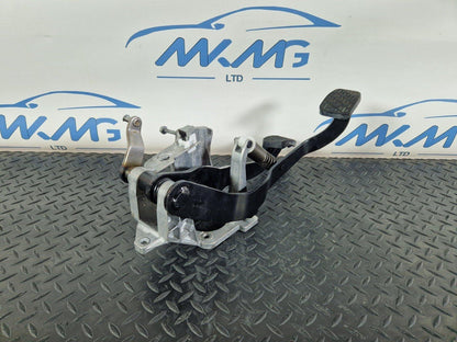 14-21 MERCEDES BENZ C200 W205 OEM MANUAL CLUTCH BRAKE PEDAL A2052910101