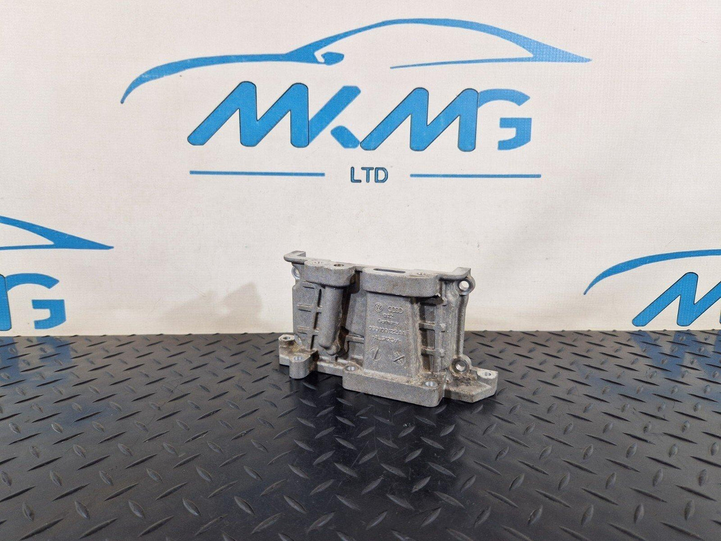 15-18 AUDI A7 4G GENUINE V6 3.0TDI CRT CYLINDER HEAD END PLATE 059109122AA