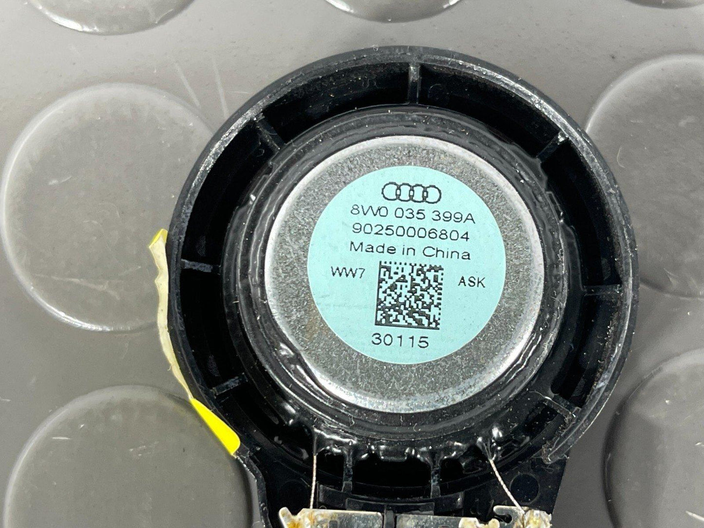 16-19 AUDI A4 B9 ESTATE GENUINE FRONT RIGHT OSF DOOR TWEETER SPEAKER 8W0035399A