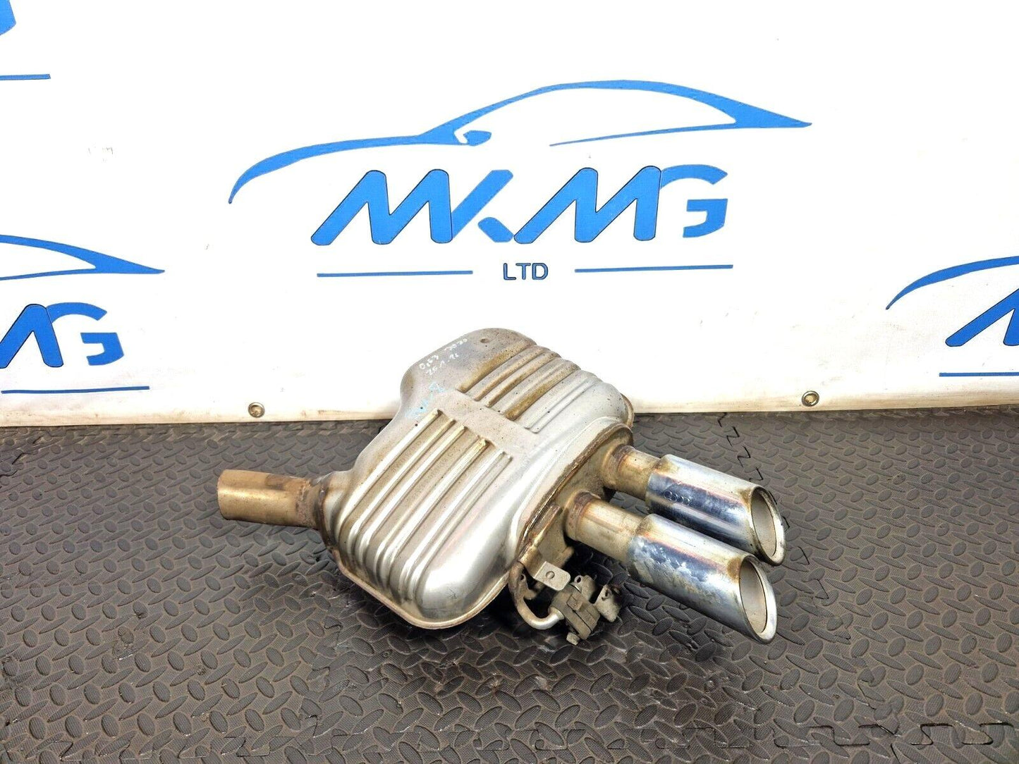 AUDI A4 B9 REAR EXHAUST BOX 8W0253611D BY32061419CZ