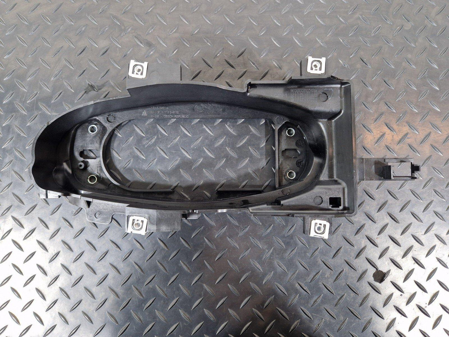16-24 AUDI A5 F5 GENUINE GEARSTICK MOUNTING PLATE BRACKET 8W0863531