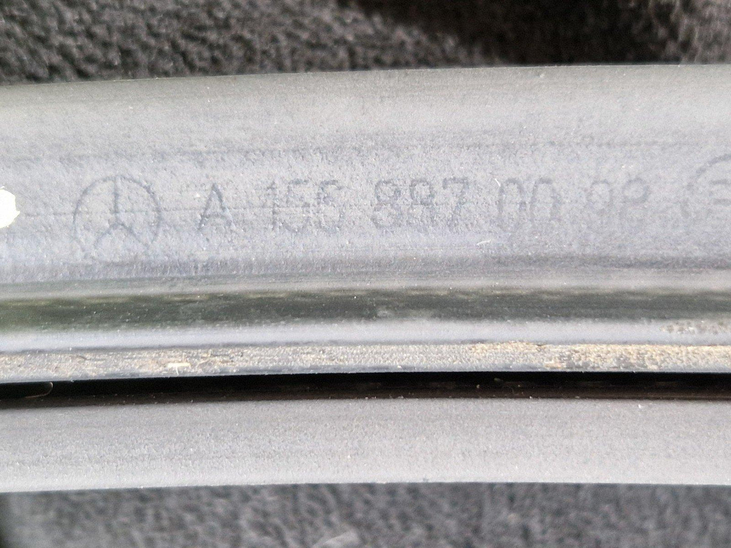 MERCEDES X156 ENGINE BONNET HOOD SEAL GASKET RUBBER A1568870098