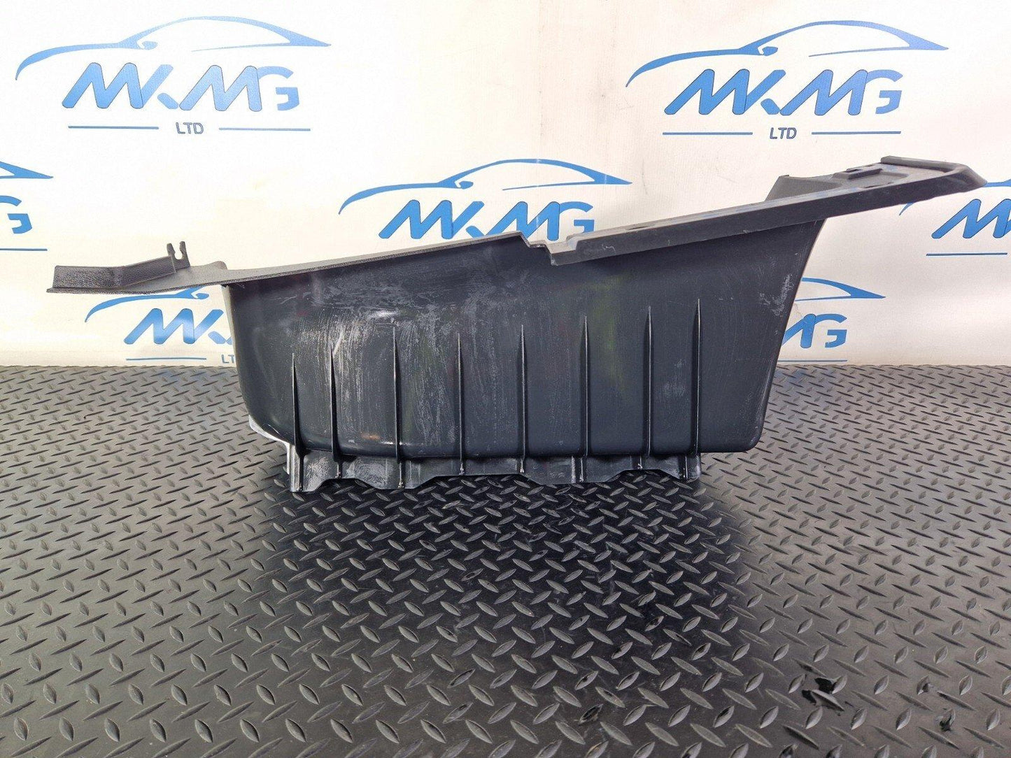 18-ON MERCEDES BENZ SPRINTER W907 W910 SIDE STEP TRIM LEFT SIDE A9106860100
