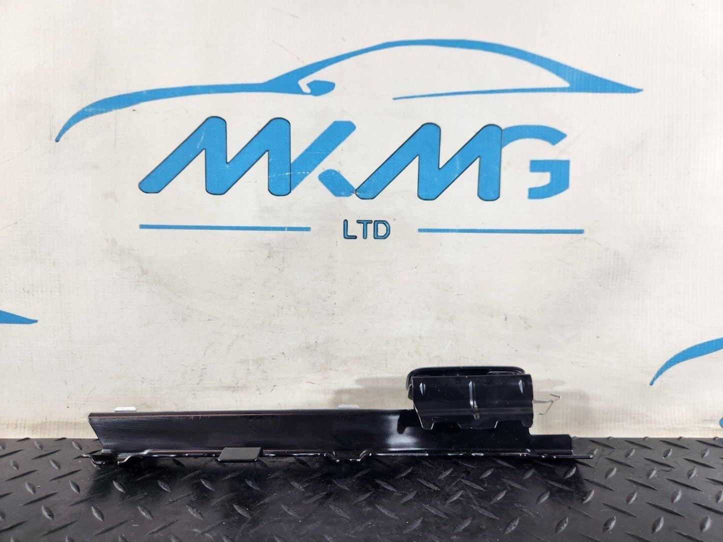 16-22 MERCEDES BENZ X253 GENUINE REAR ROOF HANDLE BRACKET A2538150531