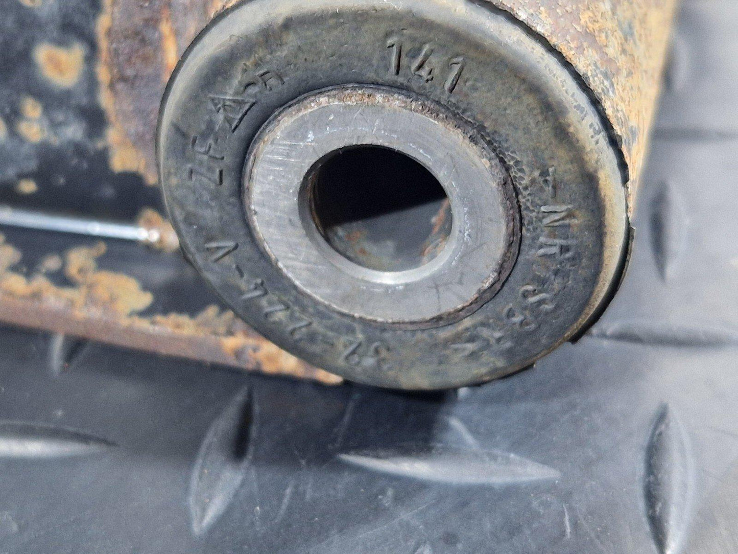 18-ON MERCEDES SPRINTER W907 W910 GENUINE REAR SPRING MOUNT A9063200063