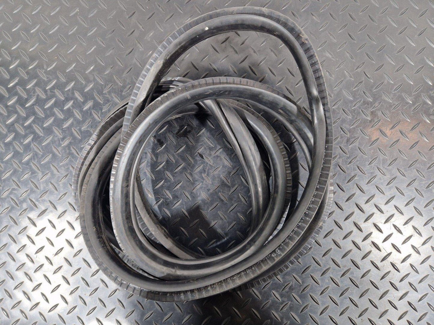 14-21 BMW 2 SERIES ACTIVE TOURER F45 REAR DOOR SEAL FITS BOTH SIDES 7298894