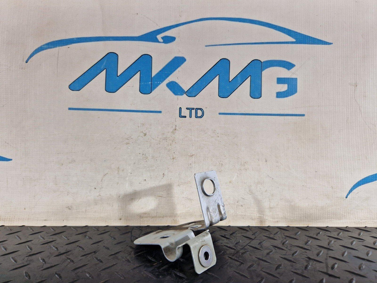 16-20 AUDI Q7 4M GENUINE FRONT RIGHT O/S FENDER HOLDER WING BRACKET 4M0821168
