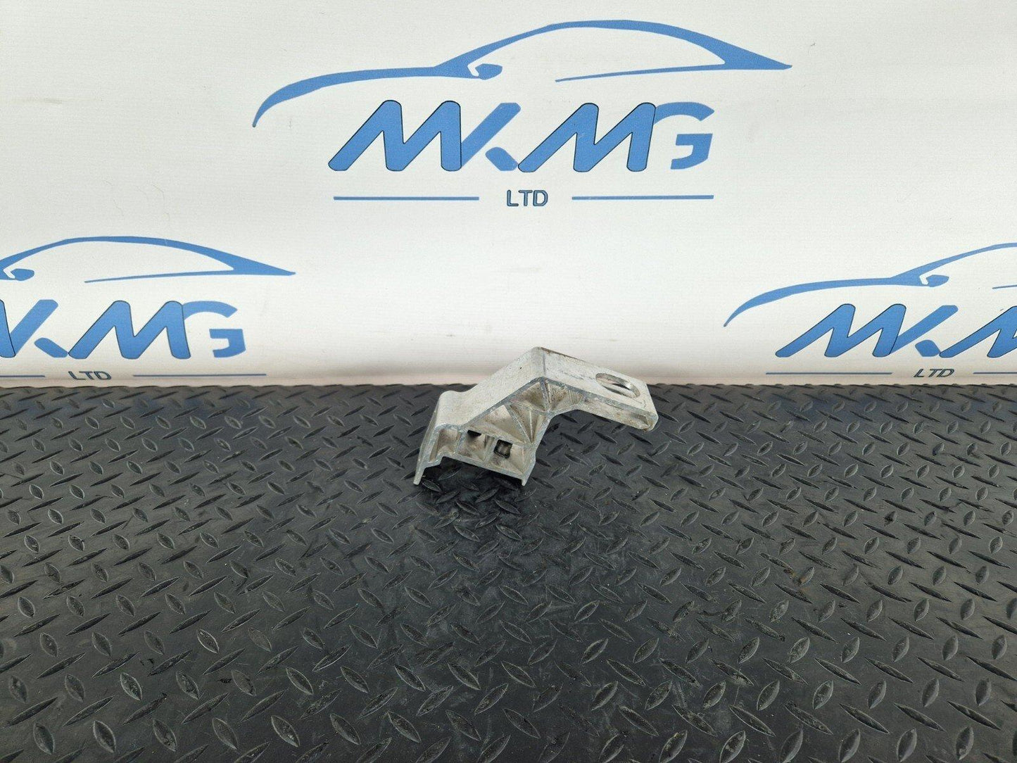 14-21 MERCEDES BENZ C200 W205 OEM FRONT RIGHT COOLING RADIATOR SUPPORT BRACKET