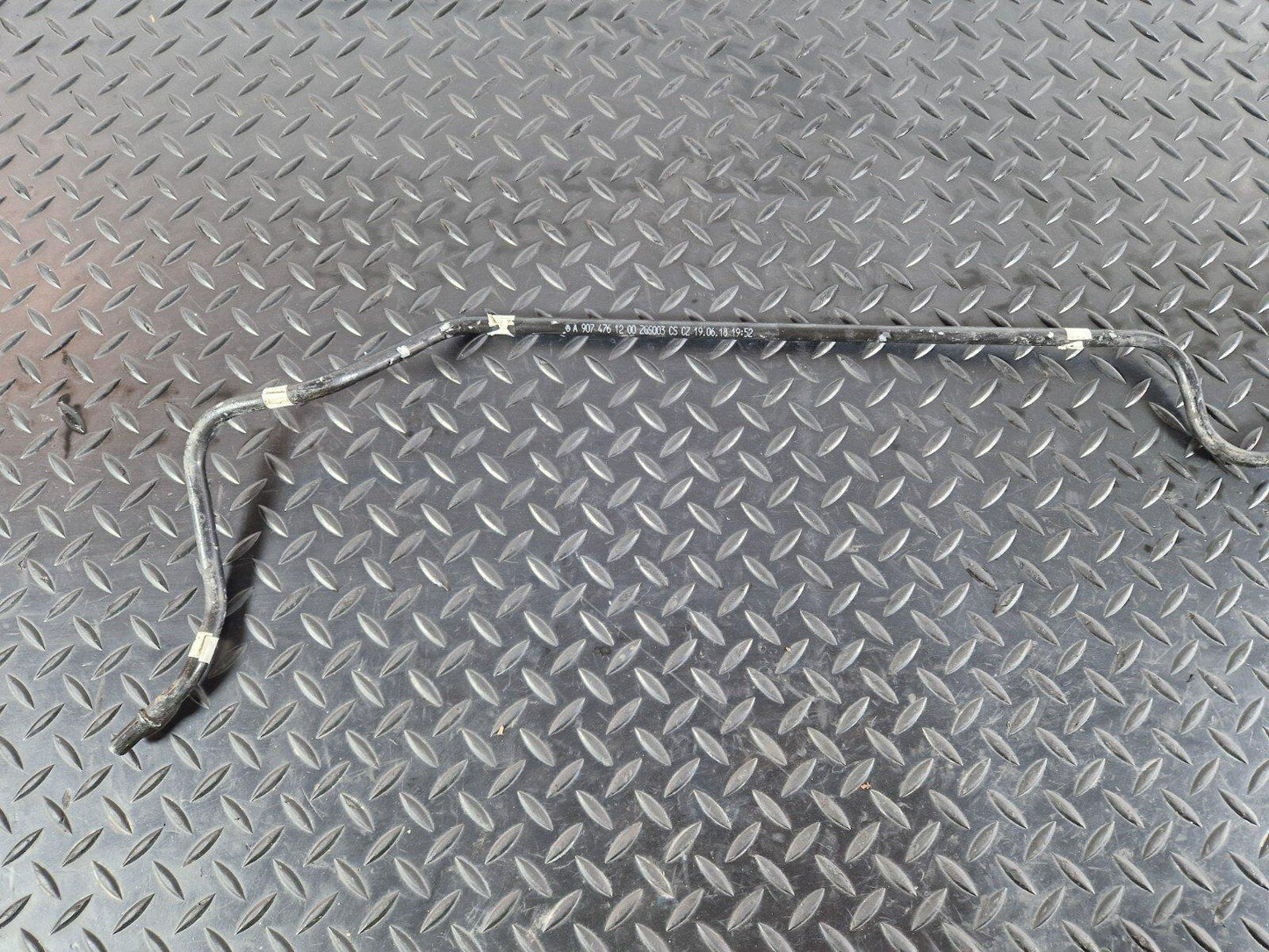 18-ON MERCEDES SPRINTER W907 GENUINE FUEL LINE A9074761200