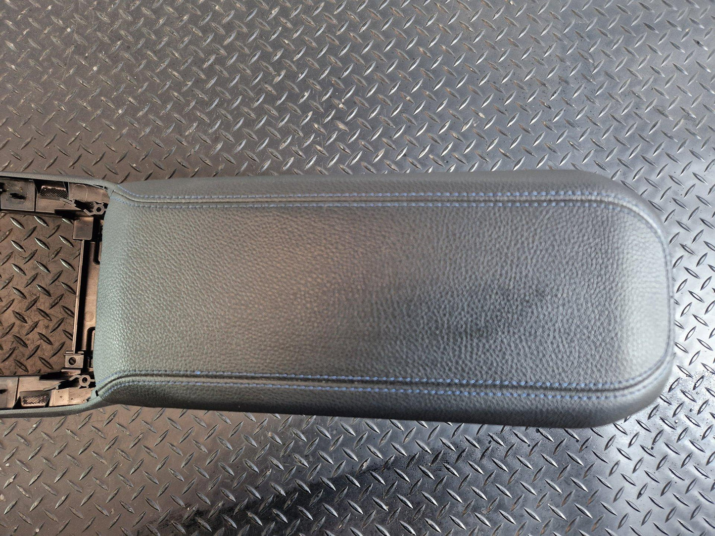 BMW 118i F40 Center Console Assembly & Armrest