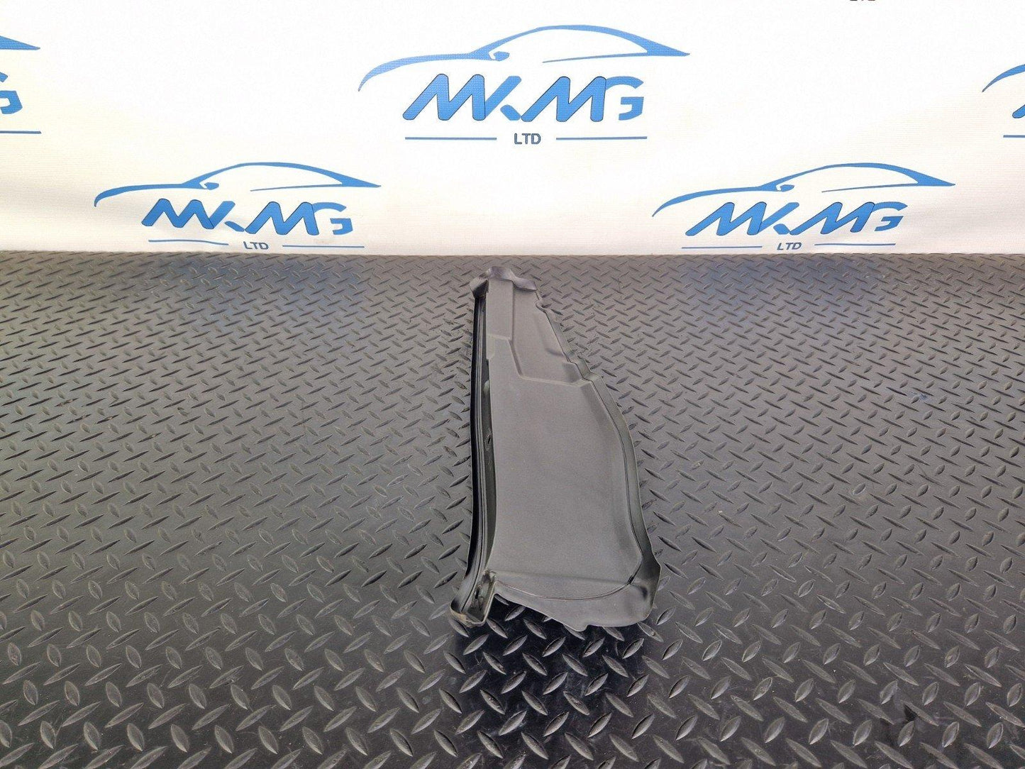 16-22 BMW X1 F48 OEM LEFT SIDE N/S BONNET ENGINE SEAL PANEL 7329399